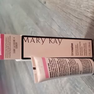 Mary Kay Luminous Wear Foundation Ivory 4